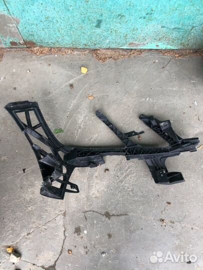 Кронштейн бампера передний левый Mercedes-Benz