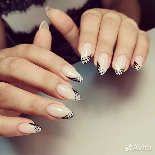 Педикюр с покрытием лаком