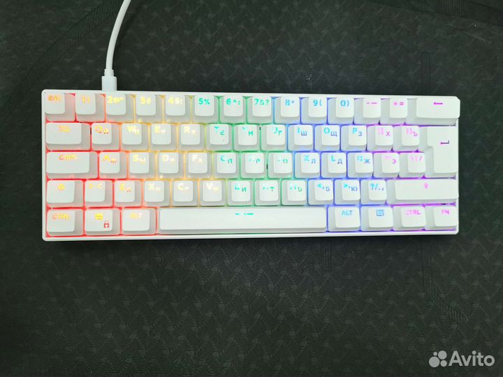 Механическая клавиатура белая