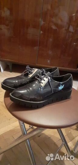 Лаковые демисезонные полуботинки