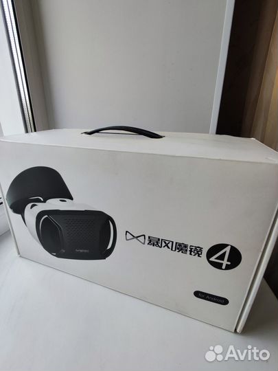 Очки виртуальной реальности с джойстиками