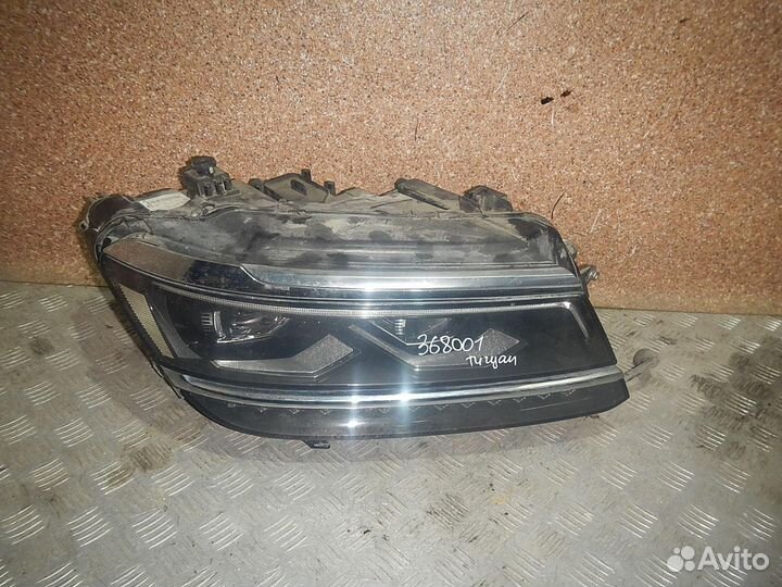 Фара правая Volkswagen Tiguan