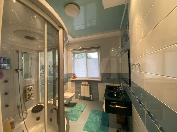 Коттедж 250 м² на участке 12 сот.