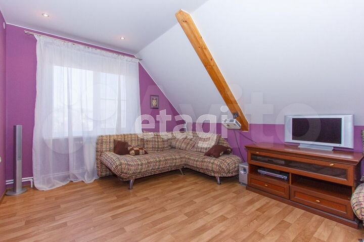 Дом 202 м² на участке 7,6 сот.