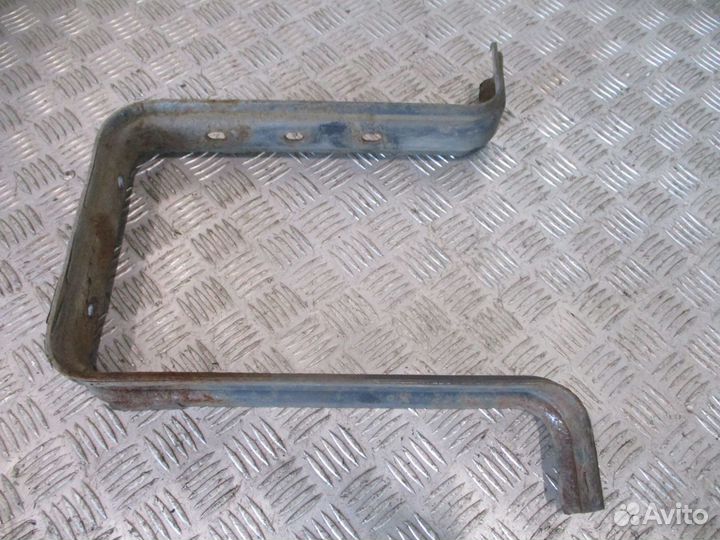 Кронштейн бака мочевины Iveco 504201904