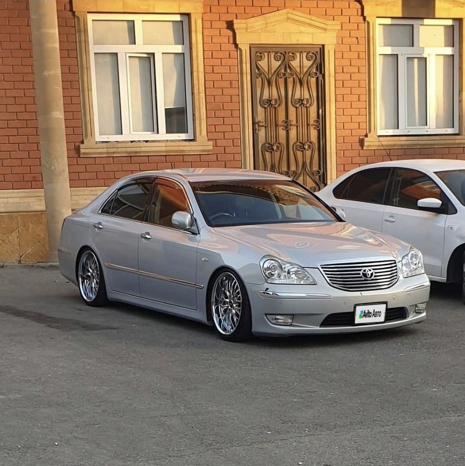 Toyota Crown Majesta