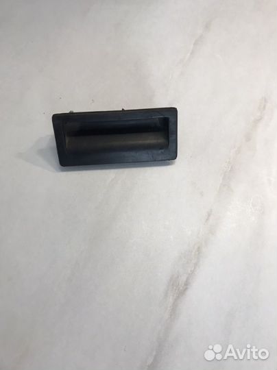 Ручка открывания багажника на Фольцваген Джетта