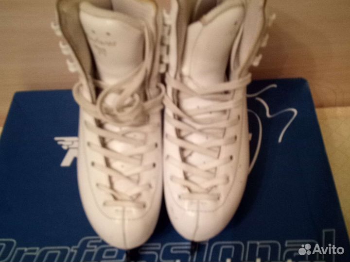 Фигурные коньки risport 200