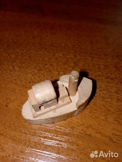 Киндер-сюрприз деревянный кораблик