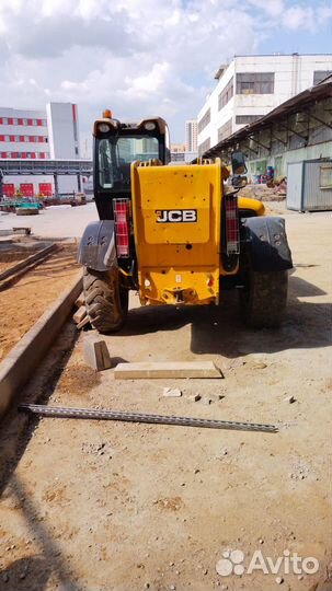 Телескопический погрузчик JCB 540-140, 2013