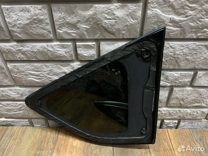 Toyota RAV 4 Стекло кузовное глухое левое и правое