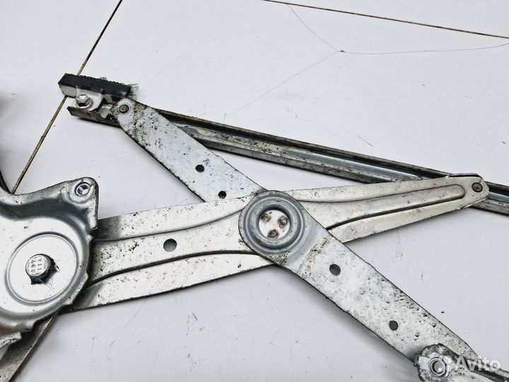 Стеклоподъемник электр. передний правый Toyota Hi