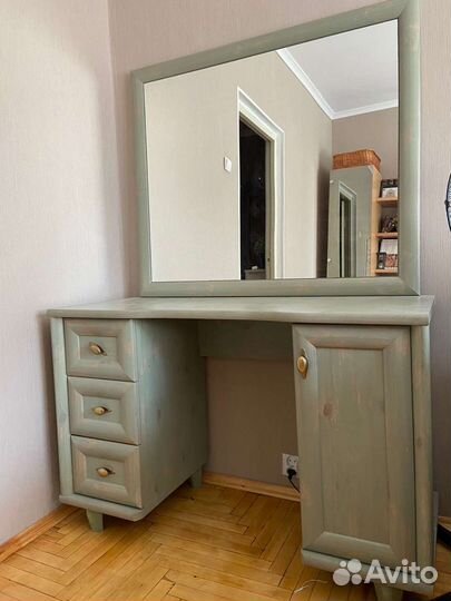 Трюмо с зеркалом