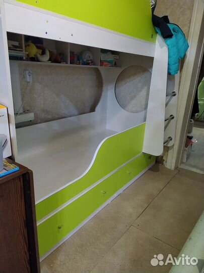 Кровать двухьярусная