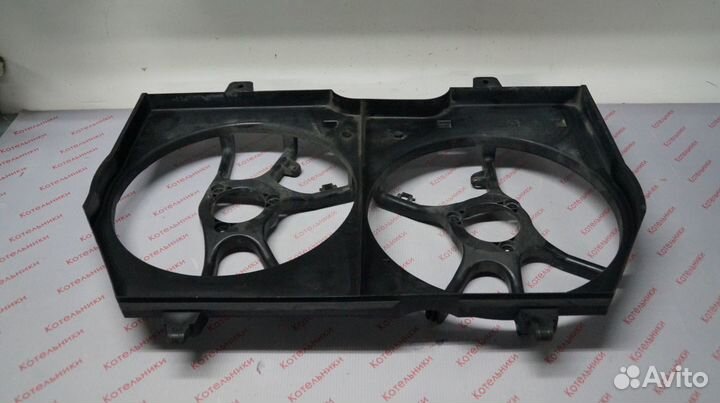 Nissan 21483-1VA0A Диффузор вентиляторов