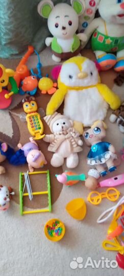 Игрушки, каталка, мягкие игрушки, посуда