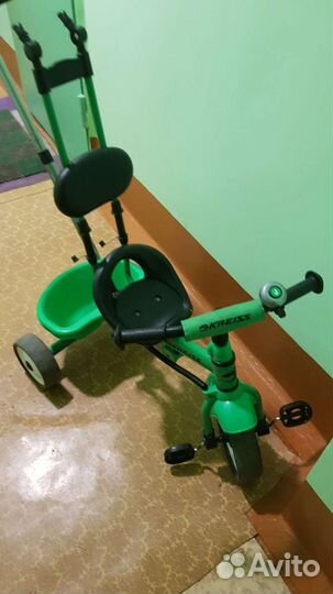 Детский велосипед с ручкой