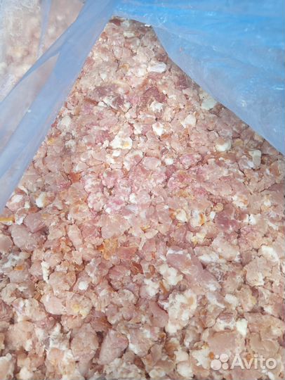 Колбасный фарш и жилка свиная для собак