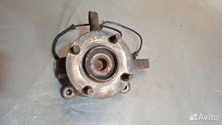 Кулак передний правый Smart Forfour 2005