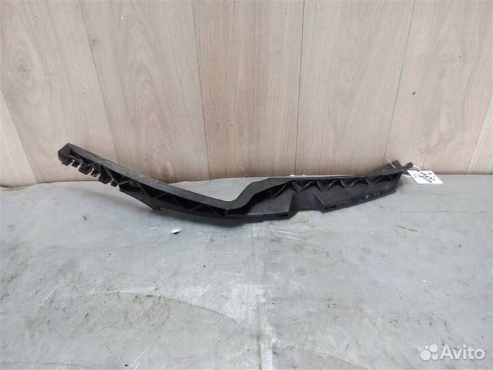 Кронштейн переднего бампера левый от Skoda Octavi