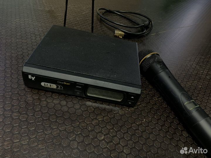 Радио микрофон Electro-voice RE-2