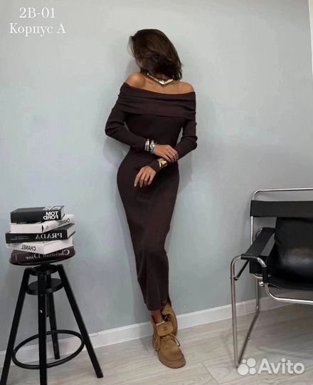 Платье с открытыми плечами