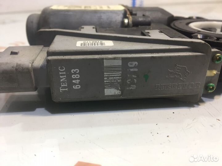 Пежо Моторчик стеклоподъемника задний левый Лев