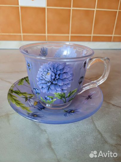 Чайные чашки с блюдцами