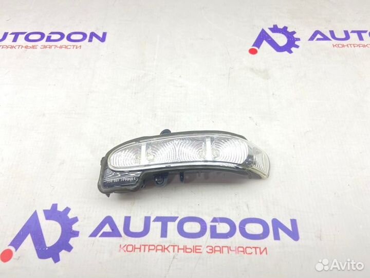 Повторитель поворота левый Mercedes E W211