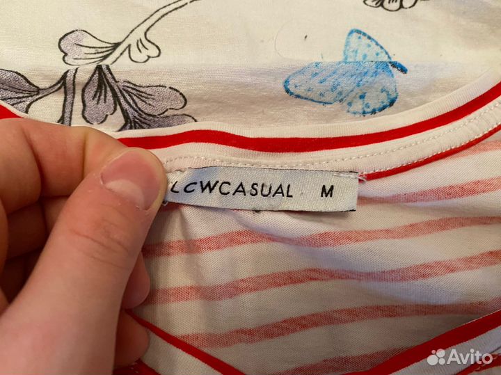 Футболка в красную полоску с пайетками