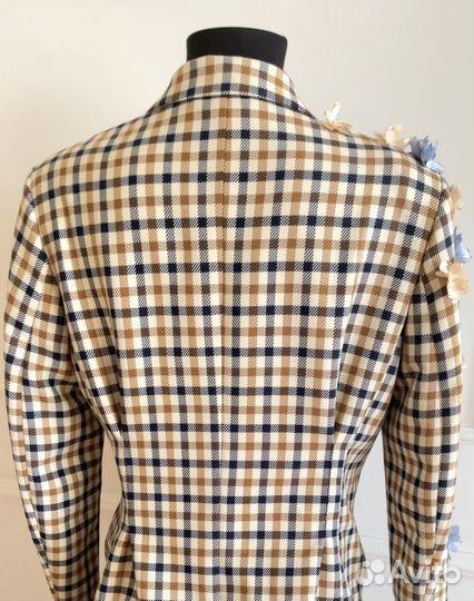 Пиджаки и жакеты женские