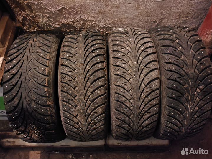 Sava Eskimo Stud 215/60 R16