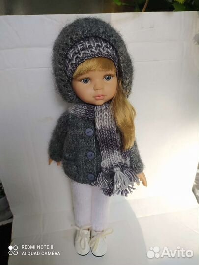 Вязаная кофточка с капюшоном и кармашкаии