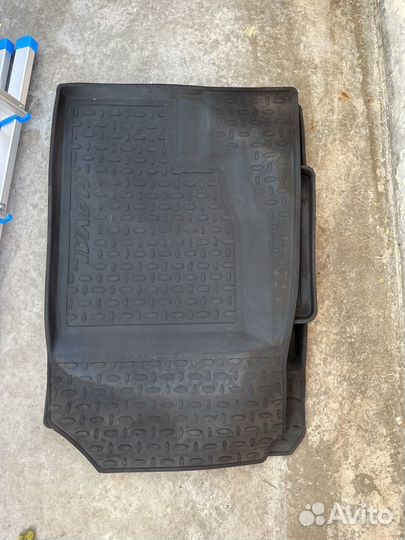 Автомобильные коврики резиновые новые