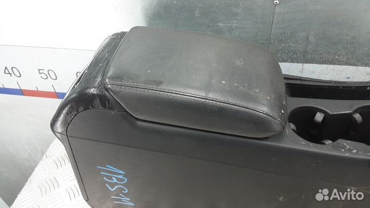 Подлокотник Audi A5 8T 2010