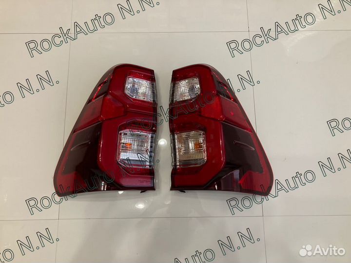 Фонарь задний (2шт) Toyota Hilux Revo 8 - LED