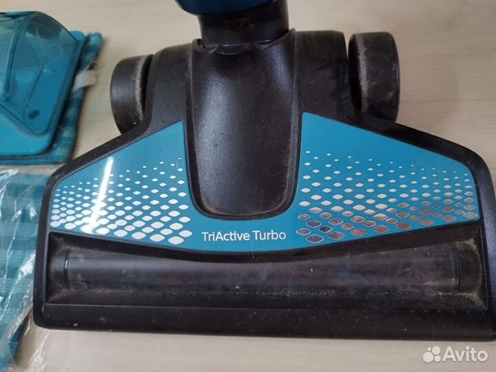 Аккумуляторный моющий пылесос Philips FC6404