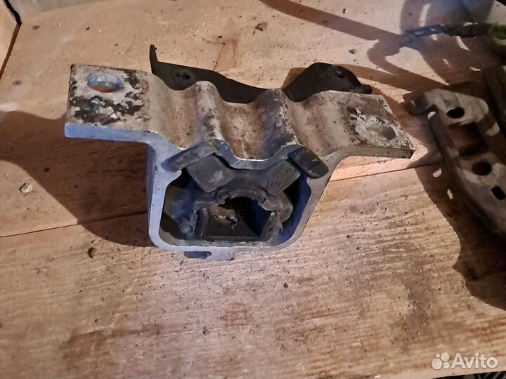 Подушка двигателя Рено логан
