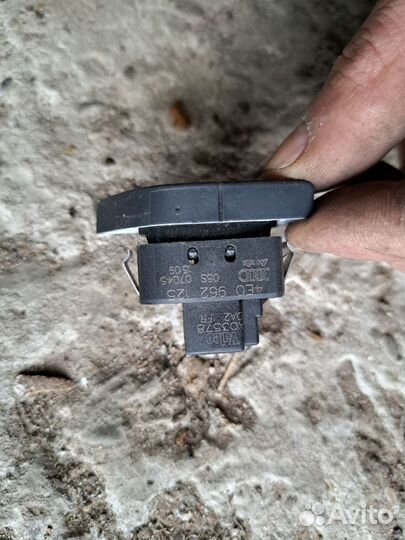 Кнопка разблокировки двери Audi A8 D3