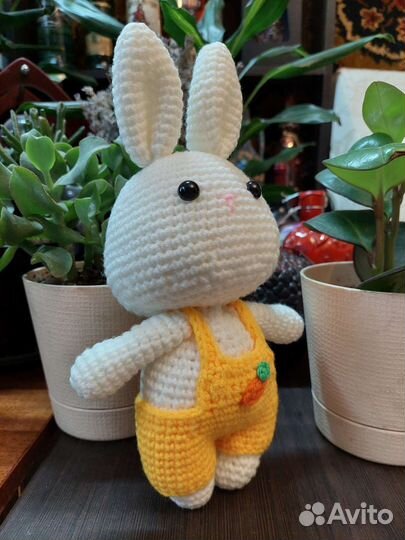 Вязанная игрушка Заяц Зайка