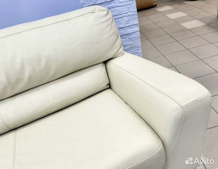Кожаный диван