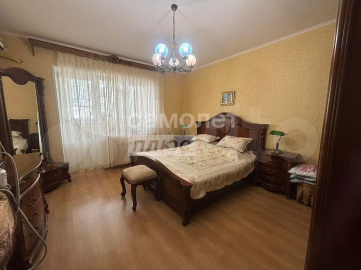 2-к. квартира, 82,6 м², 2/5 эт.