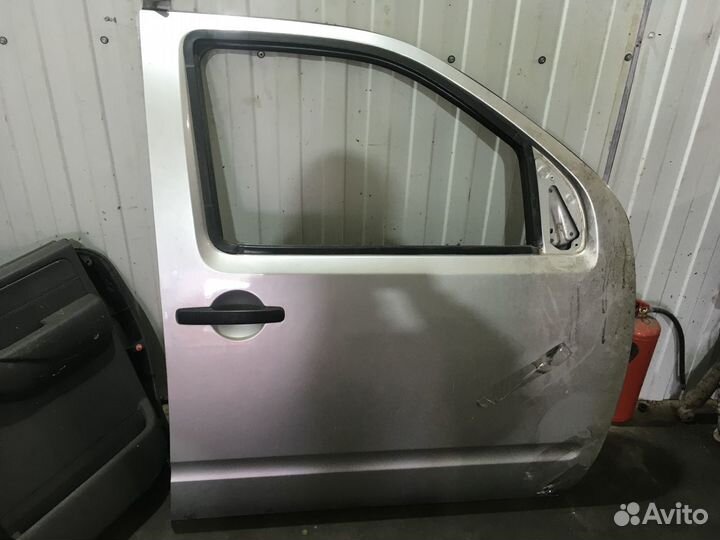 Ниссан Навара Дверь передняя Прав