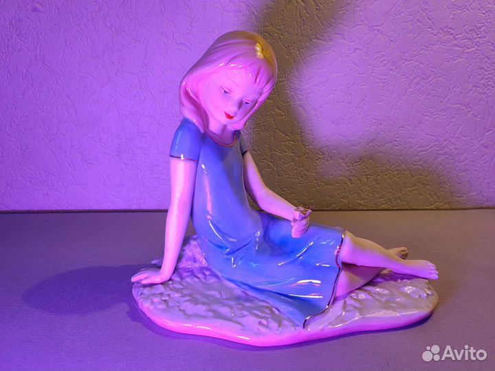 Статуэтка девушка с розой, фарфор