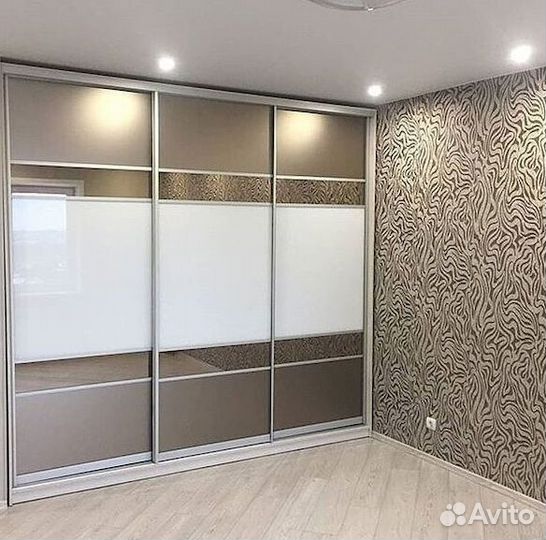 Шкаф с зеркалом