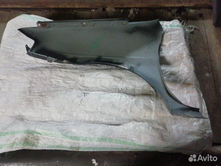 Крыло переднее правое Mazda Demio