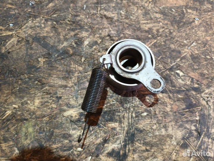 Ролик-натяжитель ремня грм Toyota Carina E I (1992