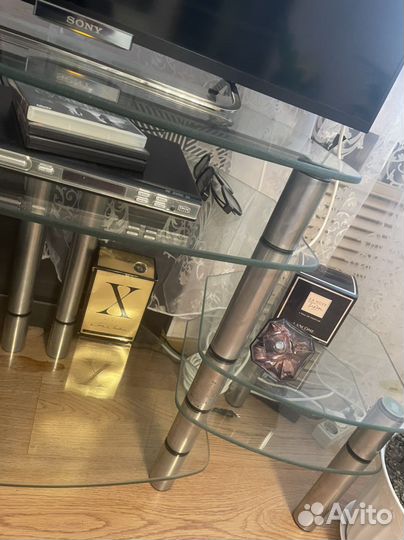 Стеклянная тумба под тв