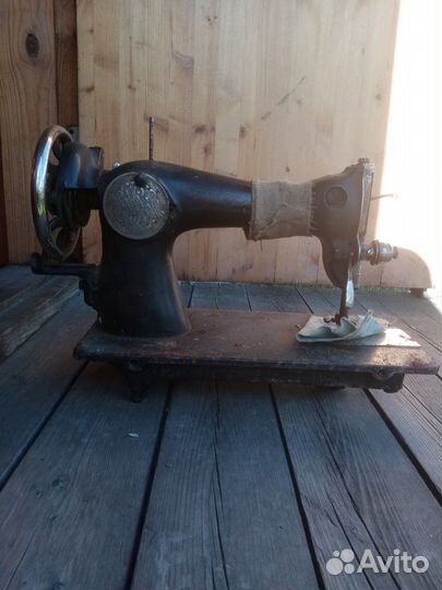 Швейная машинка Зингер