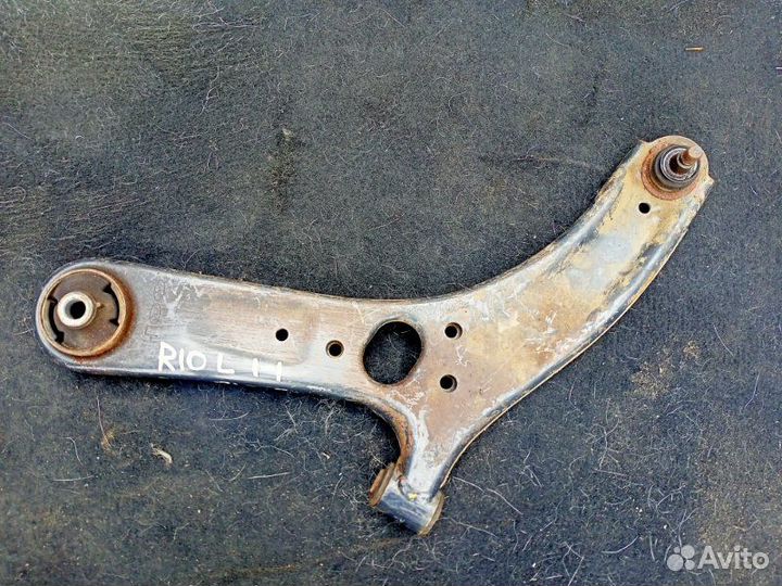 Рычаг подвески передний левый Kia Rio 2012